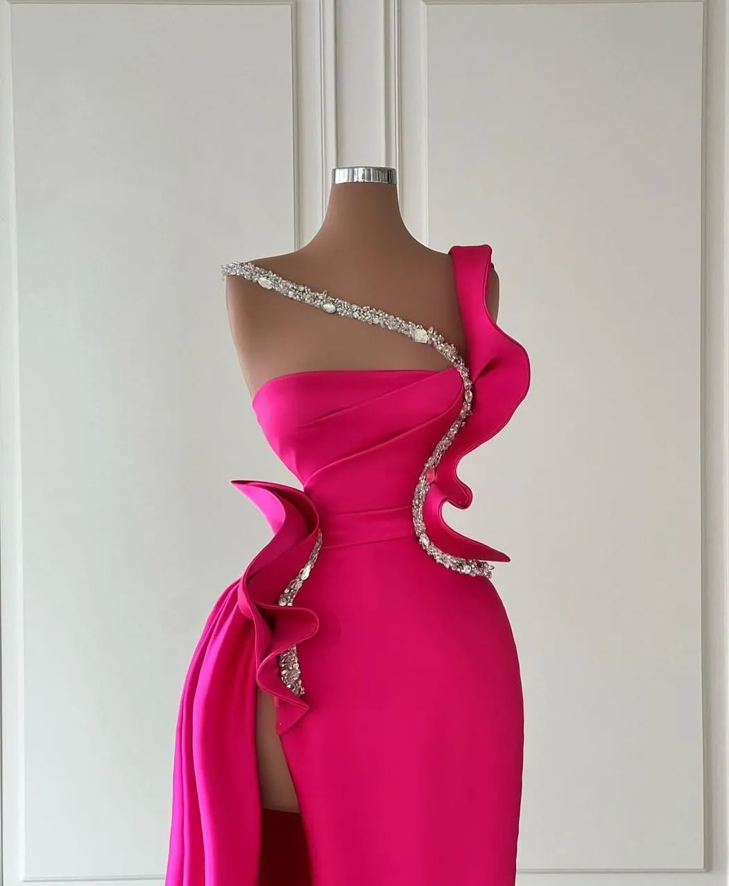 kamahe Elegant Long Glitter Sleeveless Front Split Long Prom Dresses With Ruffles Long